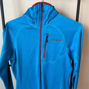 Patagonia Mens Small Lightweight Jacket with Hood